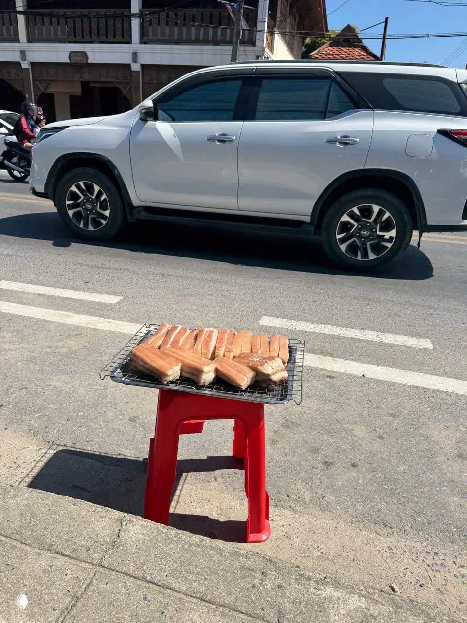 Pork belly на табуреточках: как готовят для Moo Krob