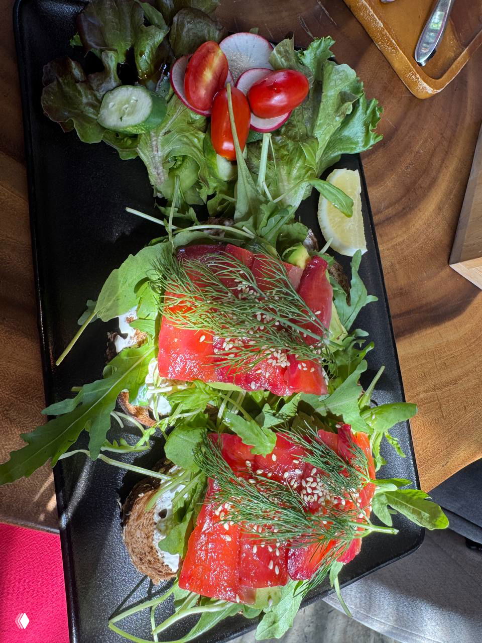 Gio: сендвичи со слабосоленой семгой и кофе на Самуи