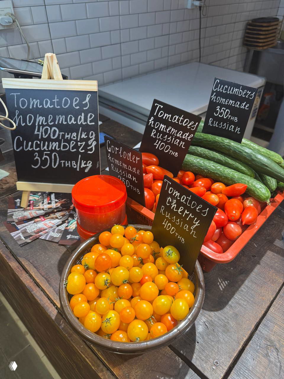 Салат из огурцов и помидоров с грядки