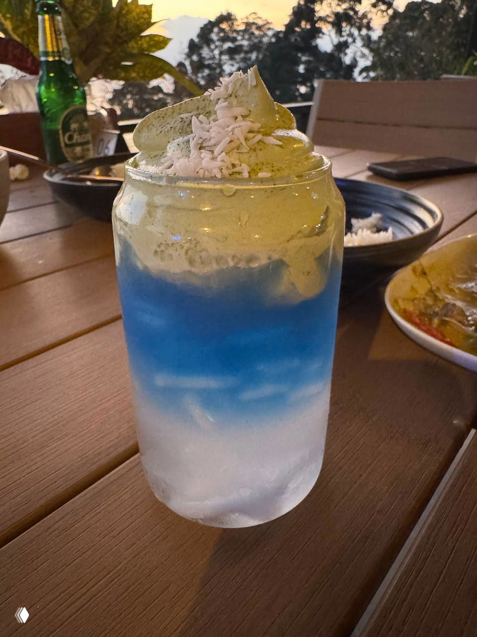 Напитки Coconut Clouds в Sora Sierra - the Sunset spot.