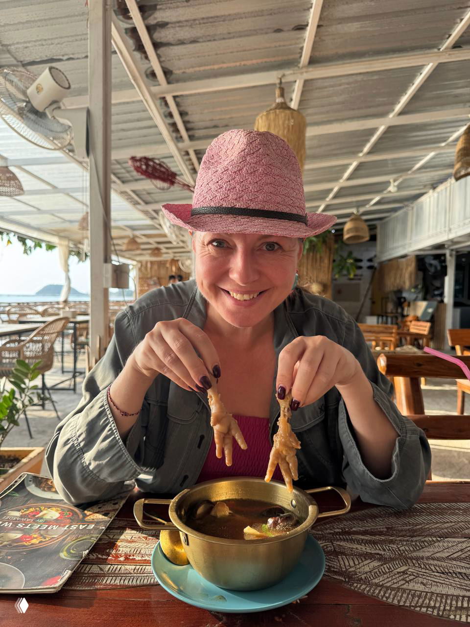 Где-то избушка бегает на ходулях — суп из куриных лапок