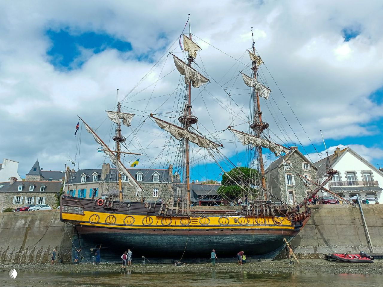 Стоянка у причала в приливной зоне