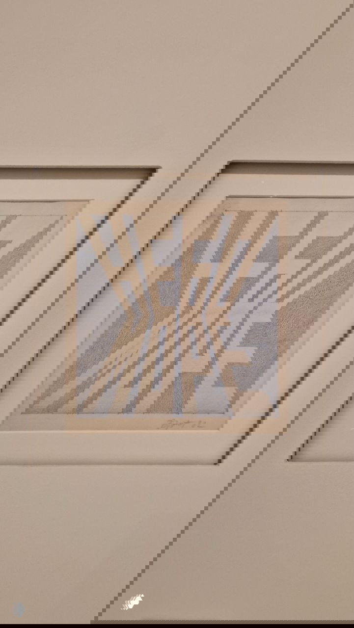 Минималистичный эскиз в синих тонах с геометрическим рисунком и ритмической графикой, оформленный паспарту и рамой