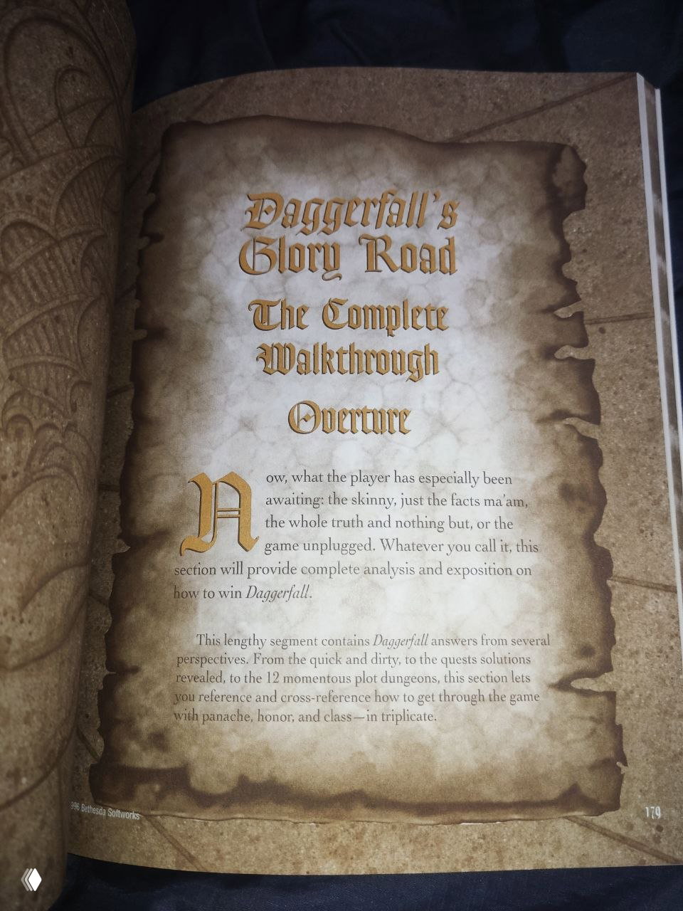Раздел «Daggerfall's Glory Road — The Complete Walkthrough»: титульная страница прохождения с витиеватой типографикой и вступительным текстом.