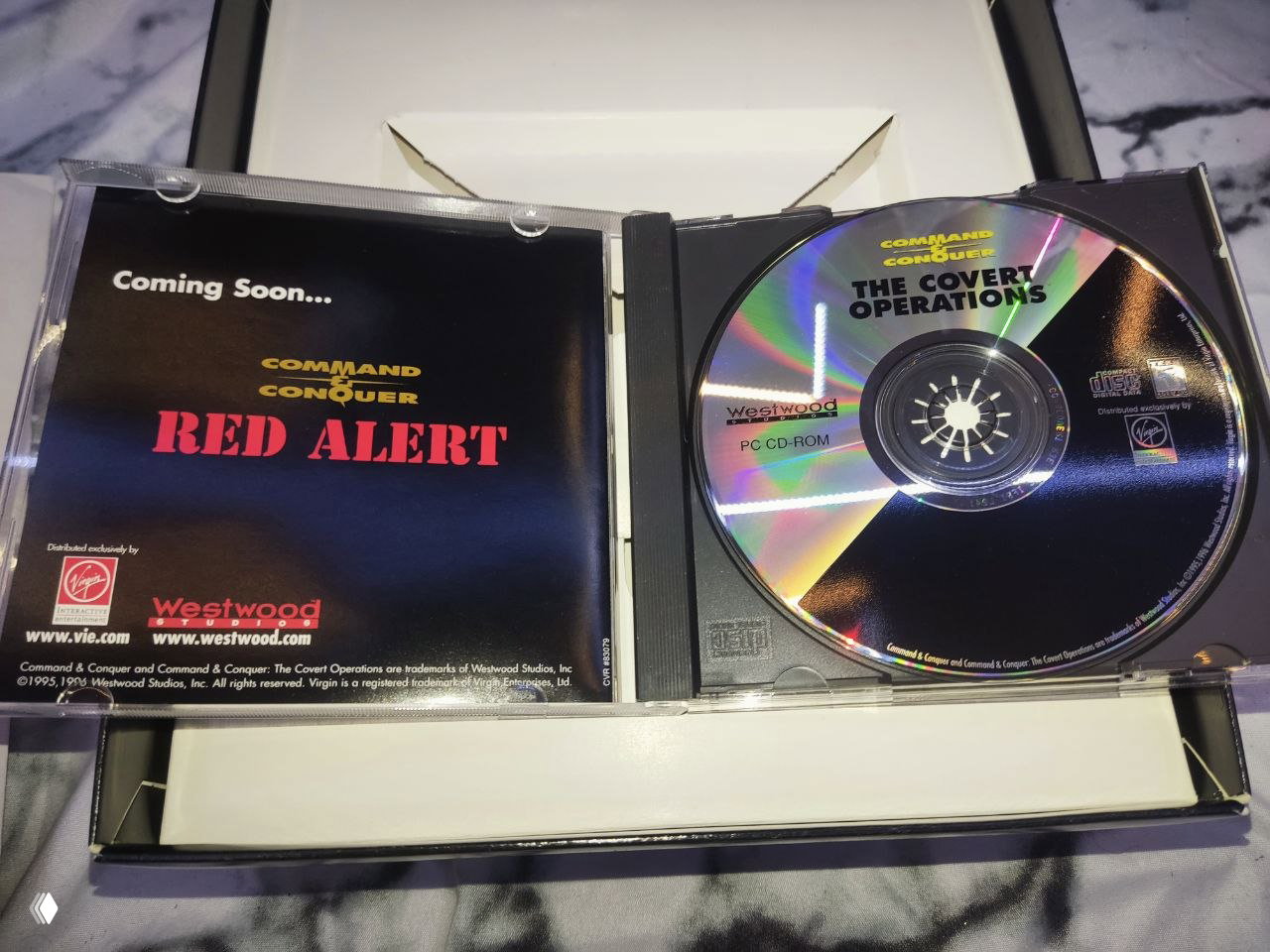 Джевел с передней обложкой мануала Covert Operations