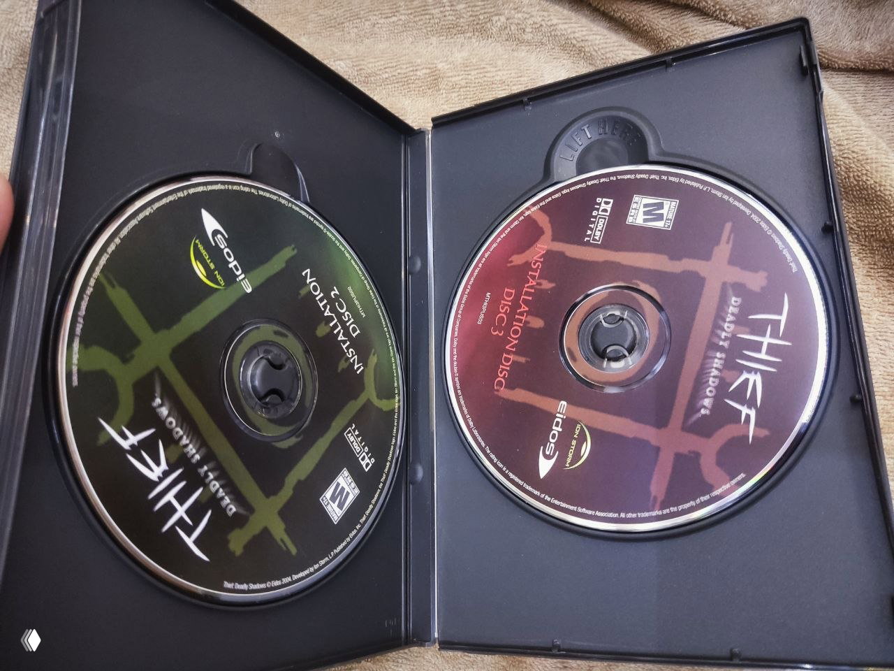 Thief Deadly Shadows — мануал, карта и диски