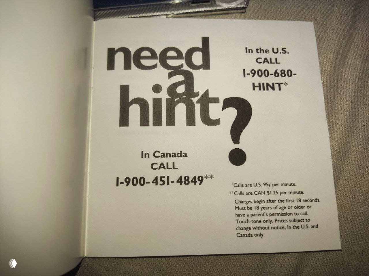Страница мануала Dark Reign с крупной надписью «need a hint?» и номерами платных телефонов 1‑900; чёрный текст на белом фоне.