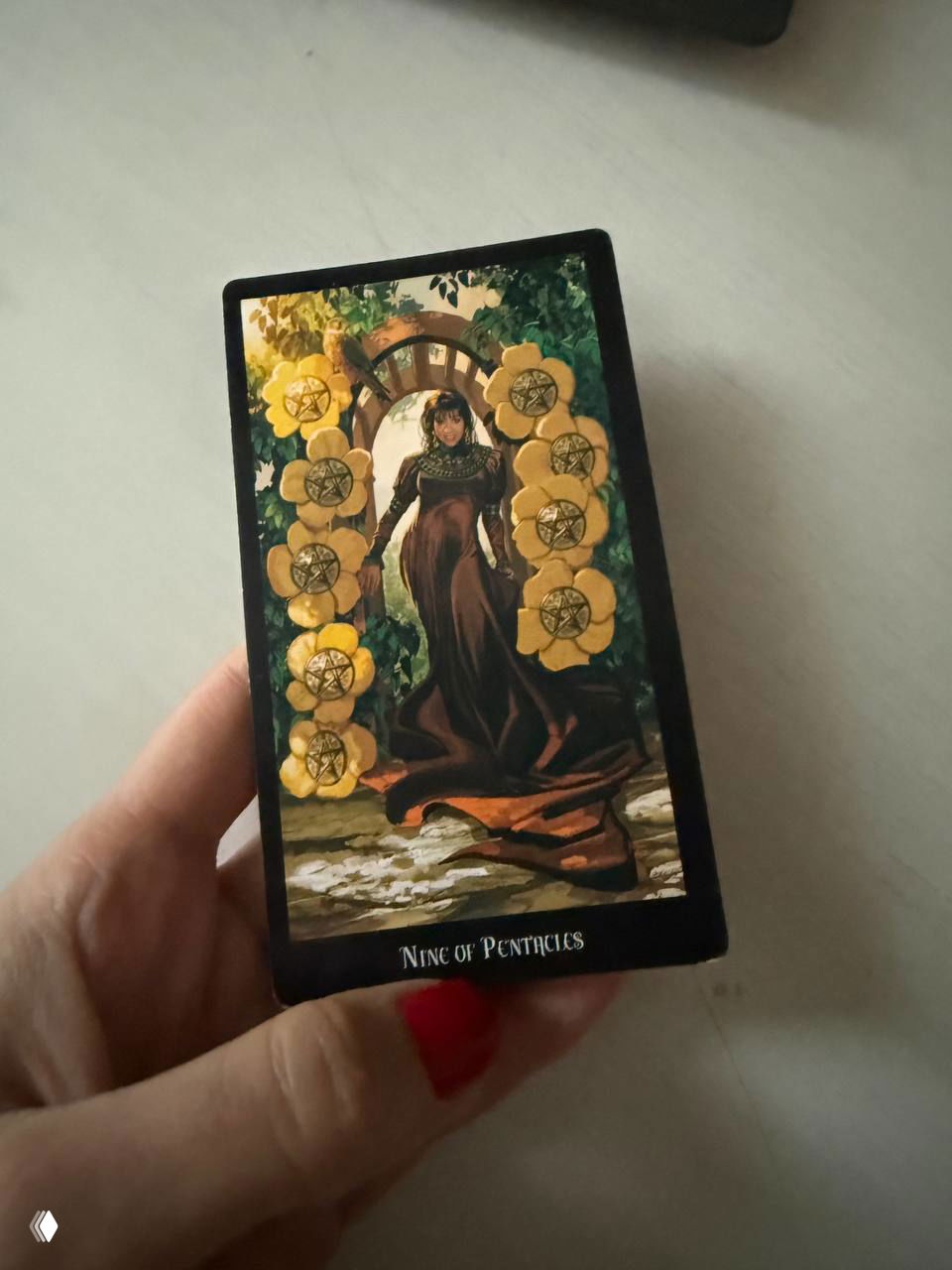 КАРТА ДНЯ: 9 ПЕНТАКЛЕЙ - «РОСКОШЬ В ТИШИНЕ»