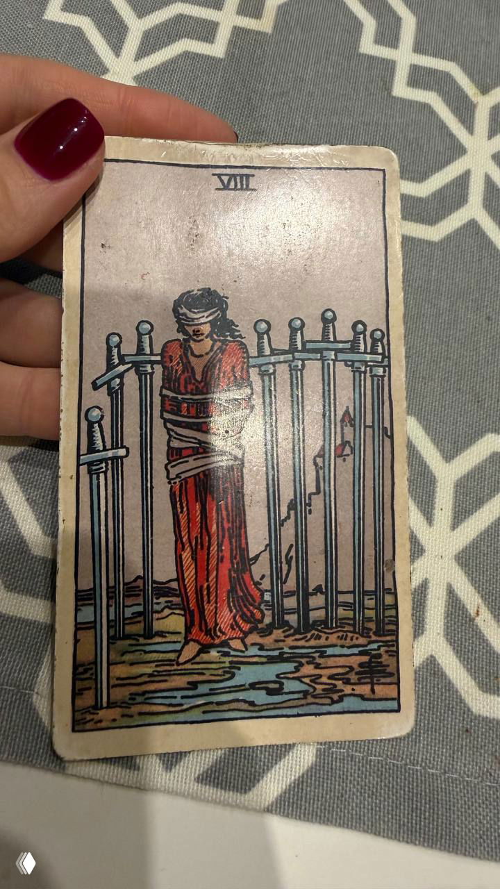 Карта дня: 8 Мечей