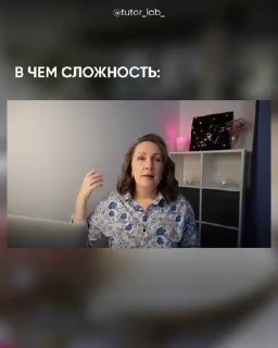 Ещё один кадр из видео: автор объясняет сложности и решения, на заднем плане виден рабочий интерьер студии-урока.