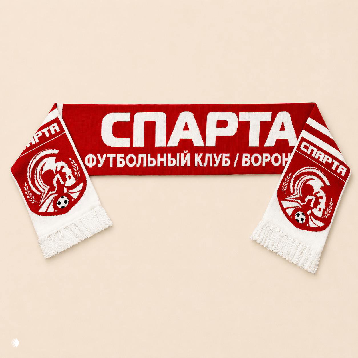 Красно‑белый вязаный шарф, разложенный на светлом фоне: крупно видна надпись «СПАРТА» и подпись «Футбольный клуб / Воронеж», готовый мерч.