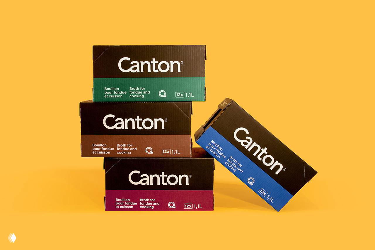 Упаковки Canton на жёлтом фоне: стопка коробок и тетрапаков с крупным упрощённым логотипом и утилитарной типографикой.