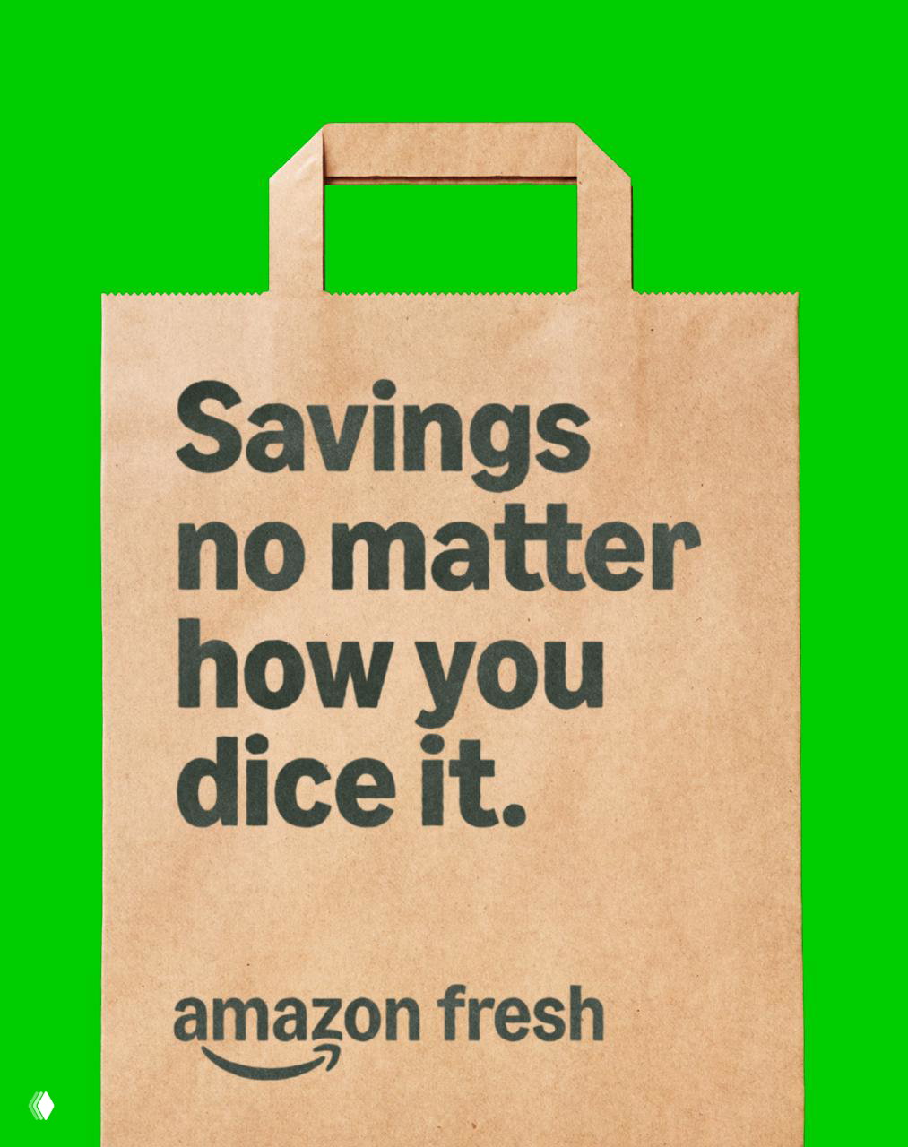 Бумажный пакет Amazon Fresh на ярком зелёном фоне с крупной типографикой «Savings no matter how you dice it», пример фирменной графики для Fresh.
