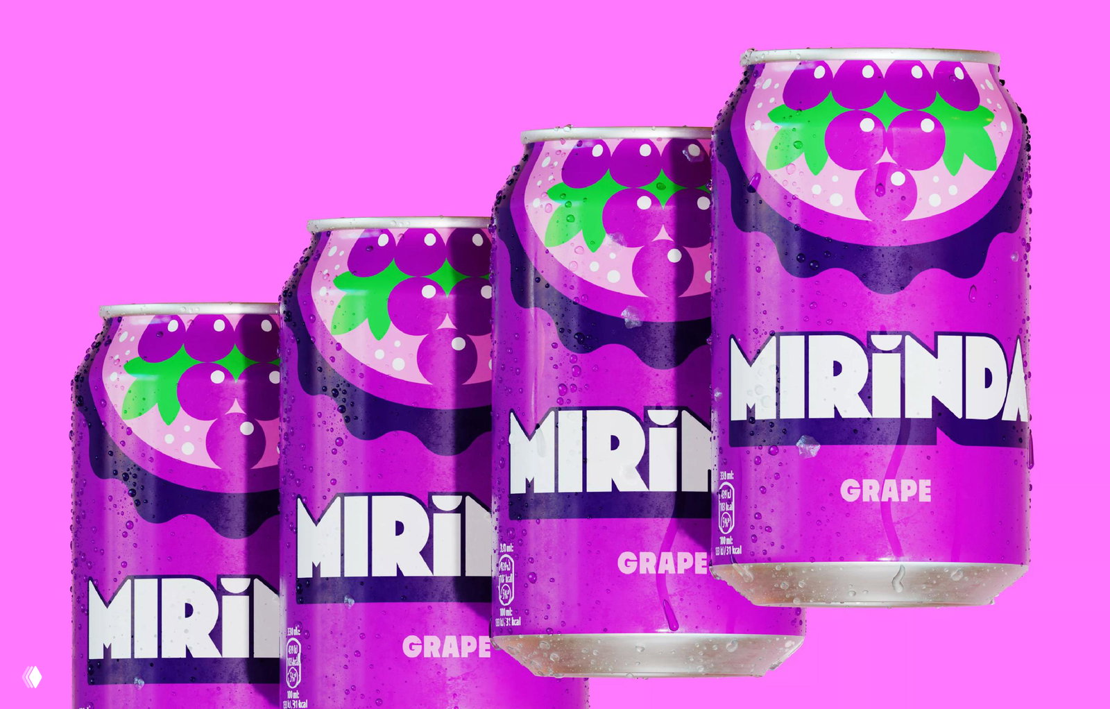 Ряд пурпурных банок Mirinda Grape на розовом фоне, повторяющаяся композиция и брызги воды подчёркивают новый графический узор и насыщенные цвета упаковки.