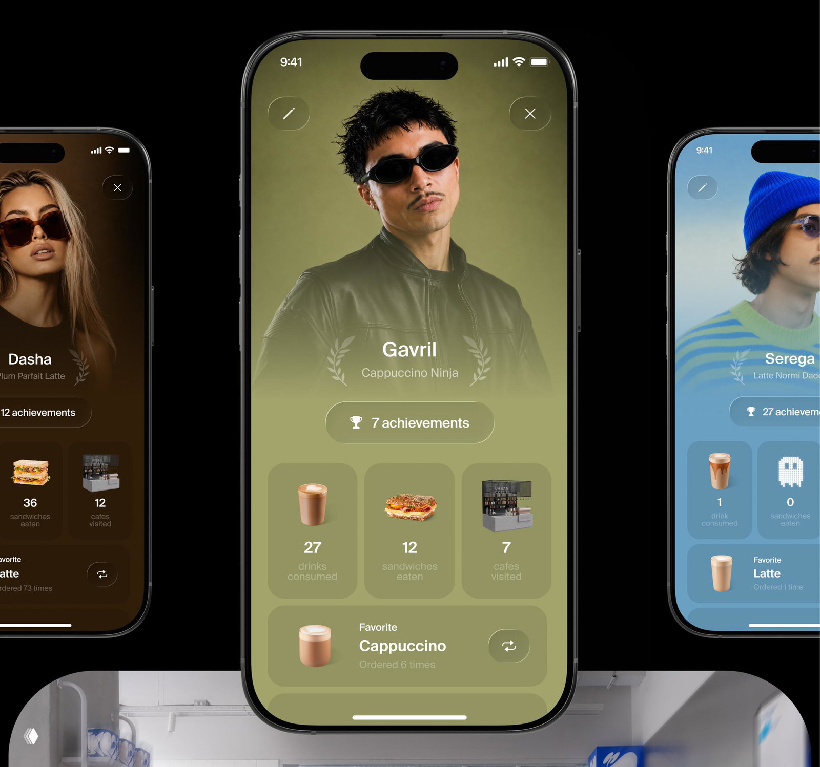 Три экрана iPhone на тёмном фоне показывают профили пользователей, аватары и статистику потребления напитков в интерфейсе Drinkit.