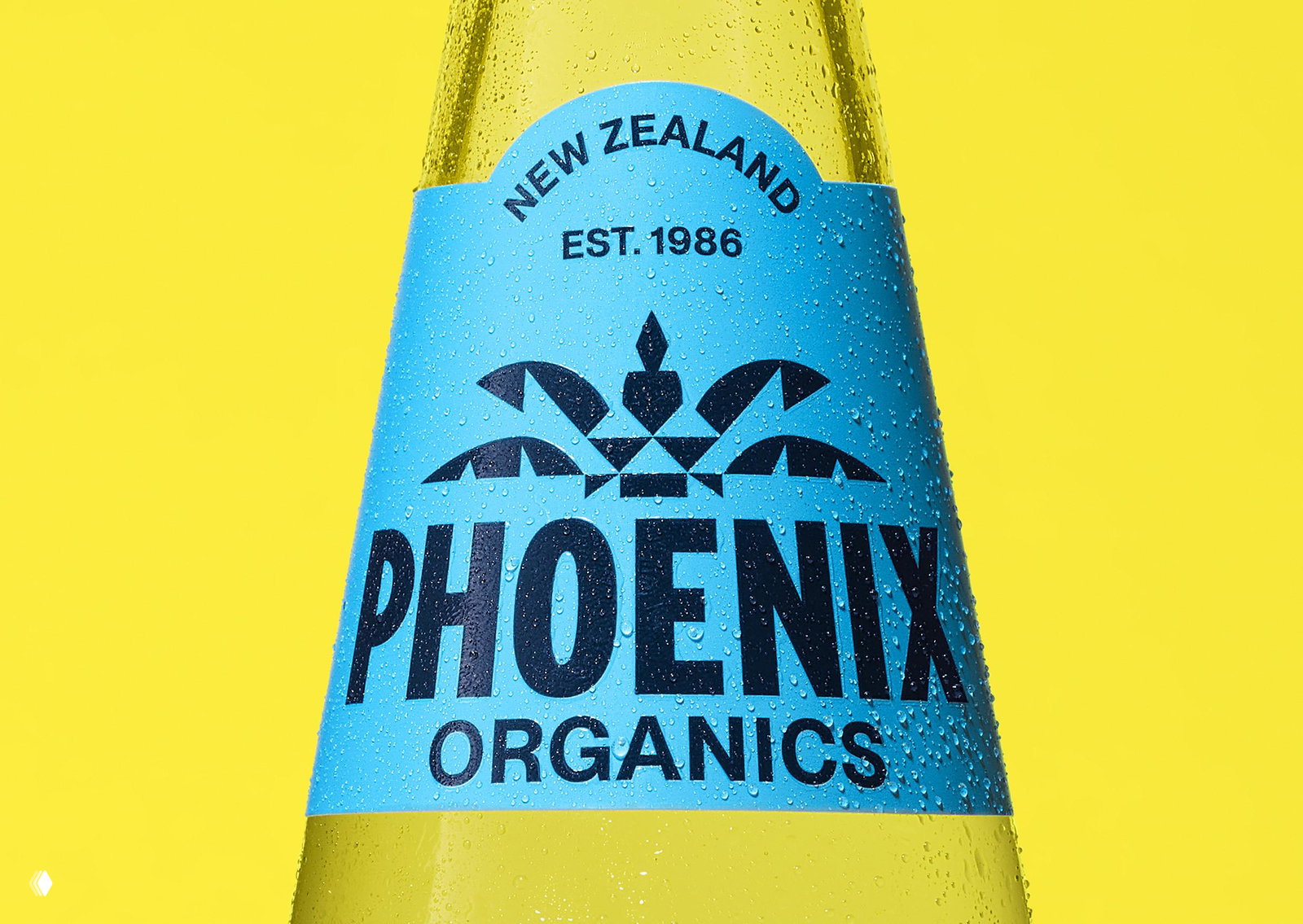 Phoenix Organics — минималистичное оформление напитков