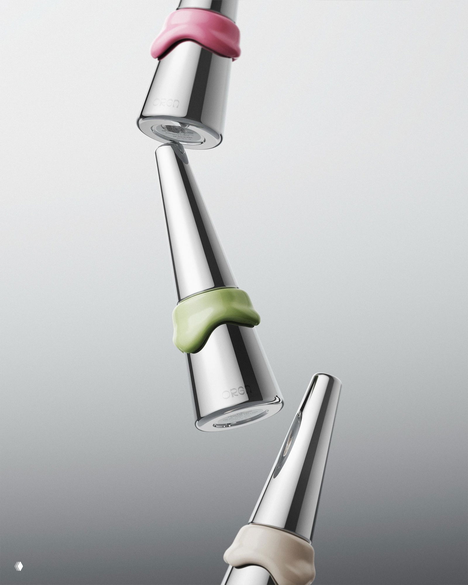 Подвешенные флаконы d’ ORIGIN в полёте: хромированные корпуса и декоративные «потёки» лака в зелёном и бежевом тонах, чистый серый фон