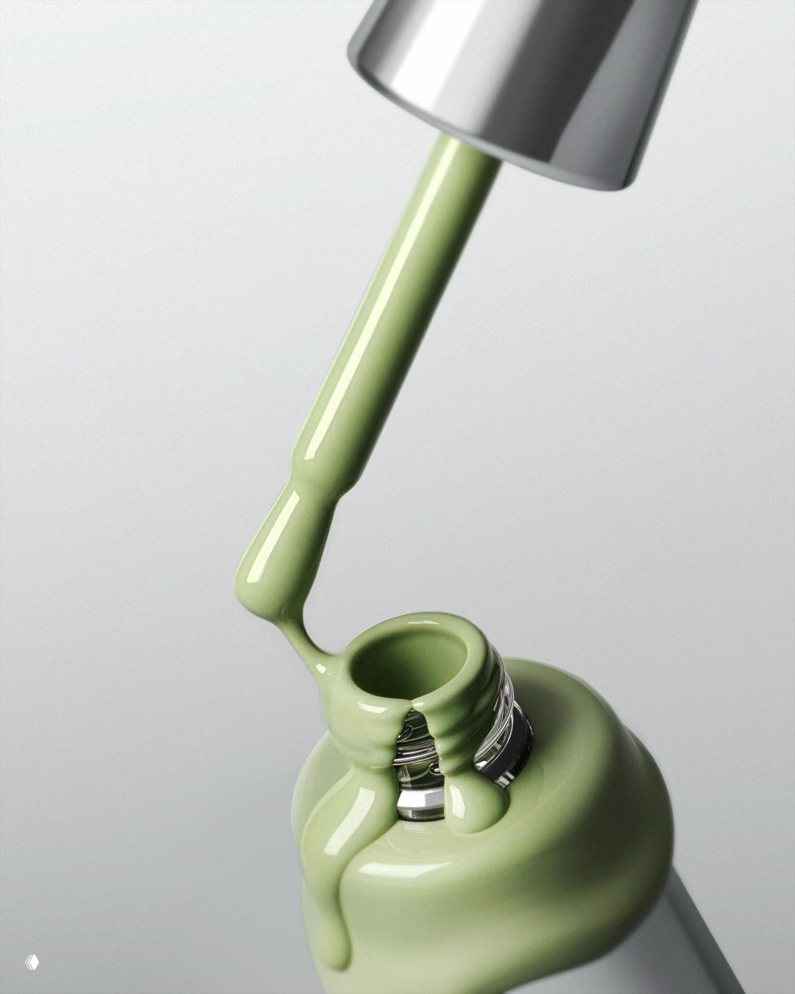 Крупный план кисточки с капающей зелёной эмалью над горлышком флакона d’ ORIGIN; видна текстура лака и металлическая горловина