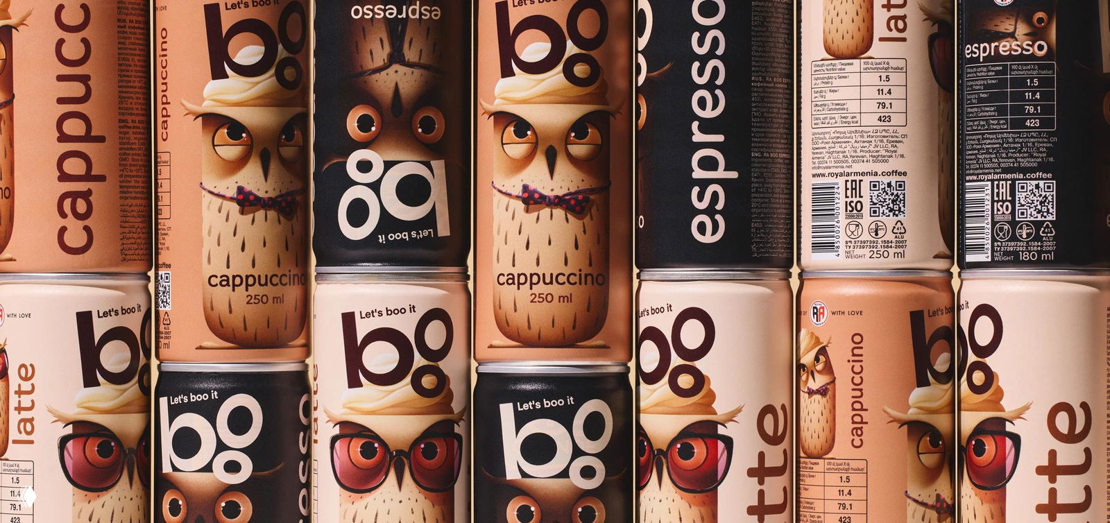 Ряд банок Boo в модульной выкладке: повторяющийся паттерн упаковки, видны этикетки, штрих‑коды и разные выражения сов-маскота на банках.