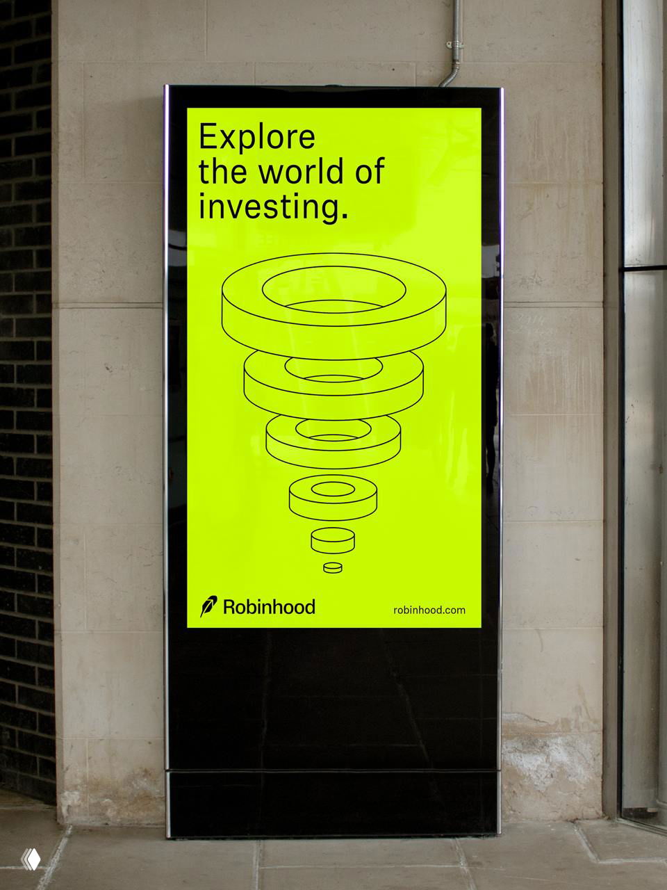 Уличный билборд с кислотно-жёлтым плакатом Robinhood «Explore the world of investing» и линейной спиральной иллюстрацией на контрастном фоне.