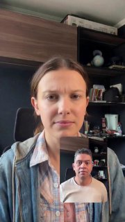 Скриншот демонстрации дипфейка: лицо женщины в комнате и наложенное уменьшенное лицо мужчины — пример замены лица в видео с помощью нейросети.