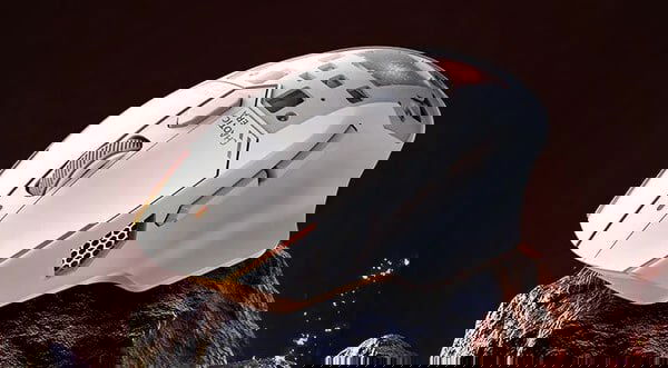 Белая версия игровой мыши Black Shark на тёмном фоне с тёплой оранжевой подсветкой; демонстрация режима подогрева ладони и RGB-эстетики.