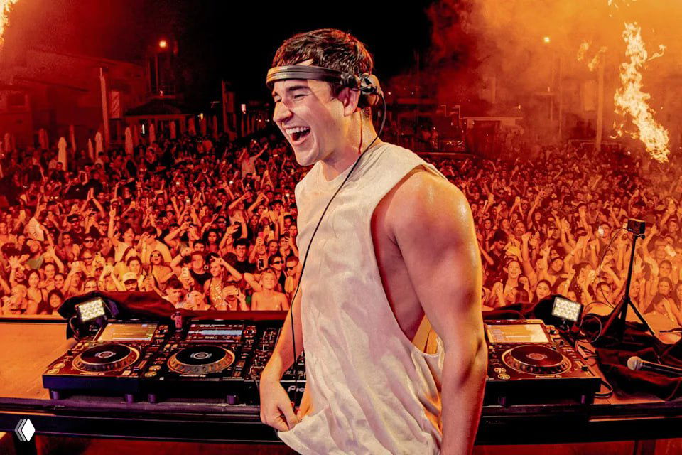 Бухгалтер уволился и стал диджеем‑мультимиллионером