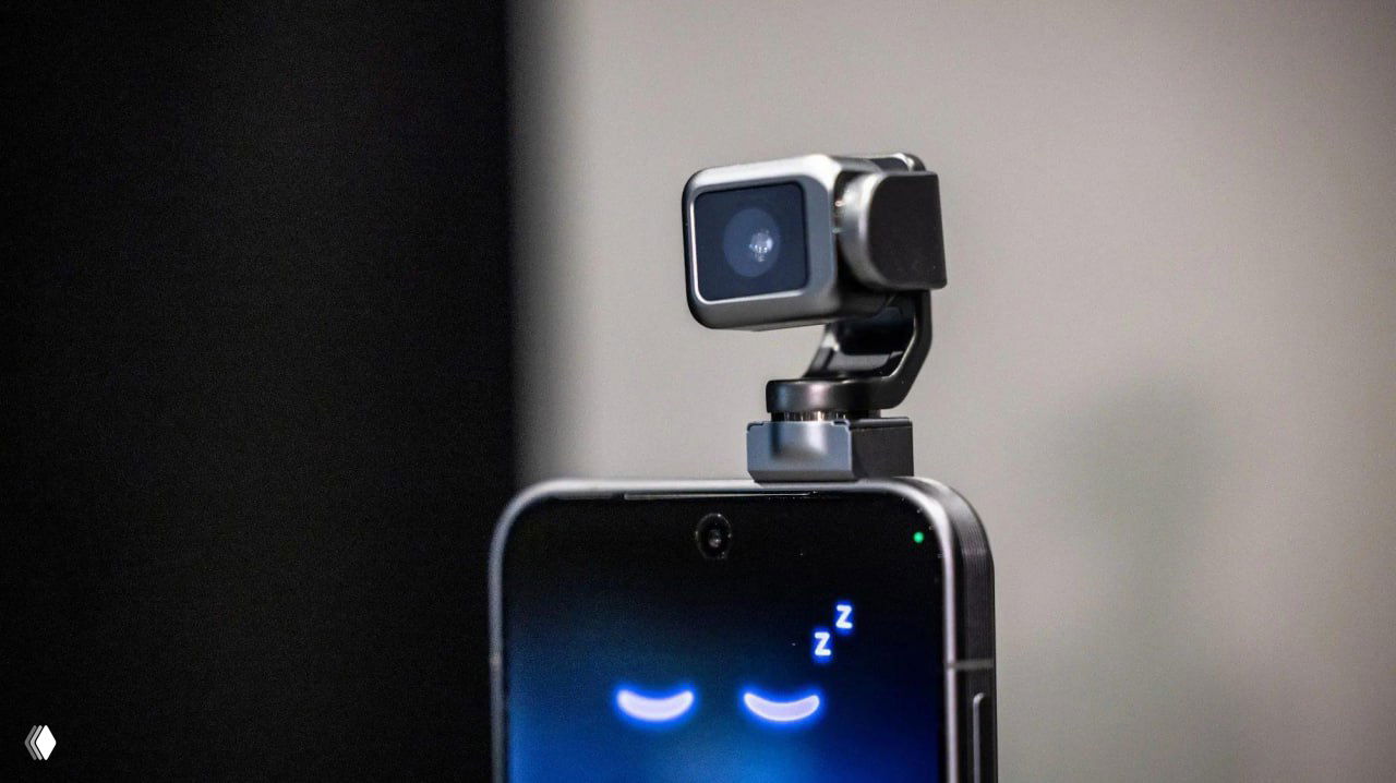 Honor показали смартфон с выдвижной робокамерой.