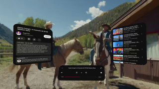 Рендер Galaxy XR: горный пейзаж и плавающие интерфейсные окна с видео и элементами интерфейса, демонстрация AR/VR возможностей шлема.