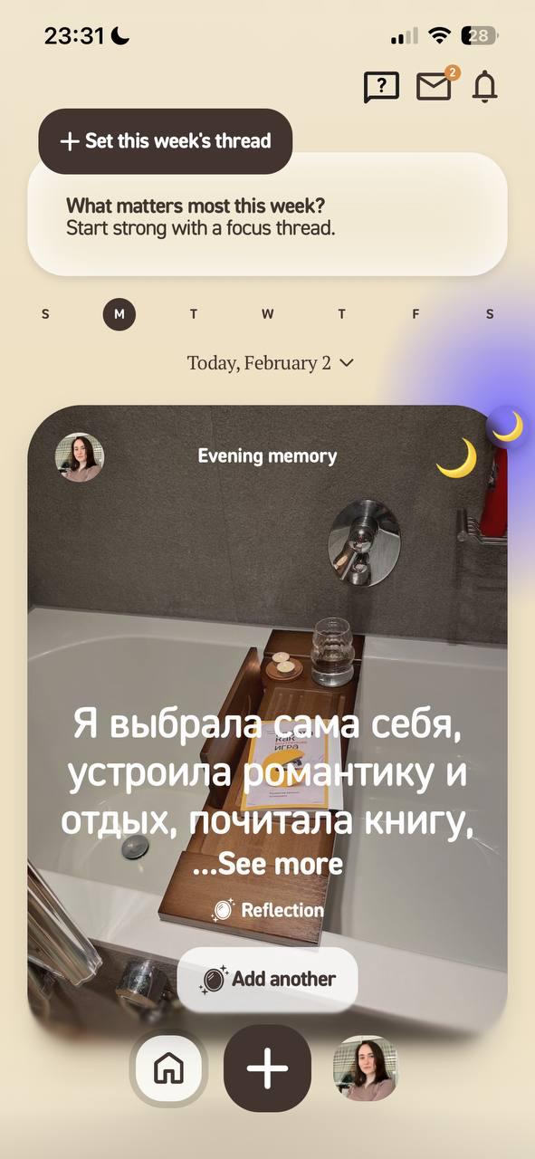 Скриншот ленты Tangle: карточка «Evening memory» с фото, крупным текстом о выборе себя, кнопкой добавления и элементами навигации приложения.