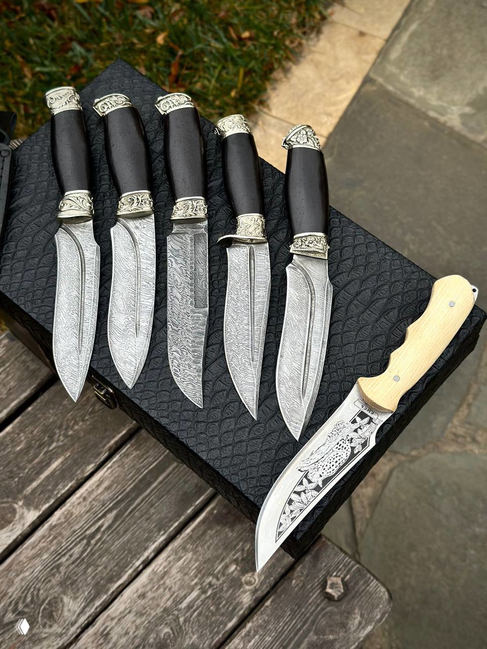 Нож Дамаск разделочный 65х13 с футляром