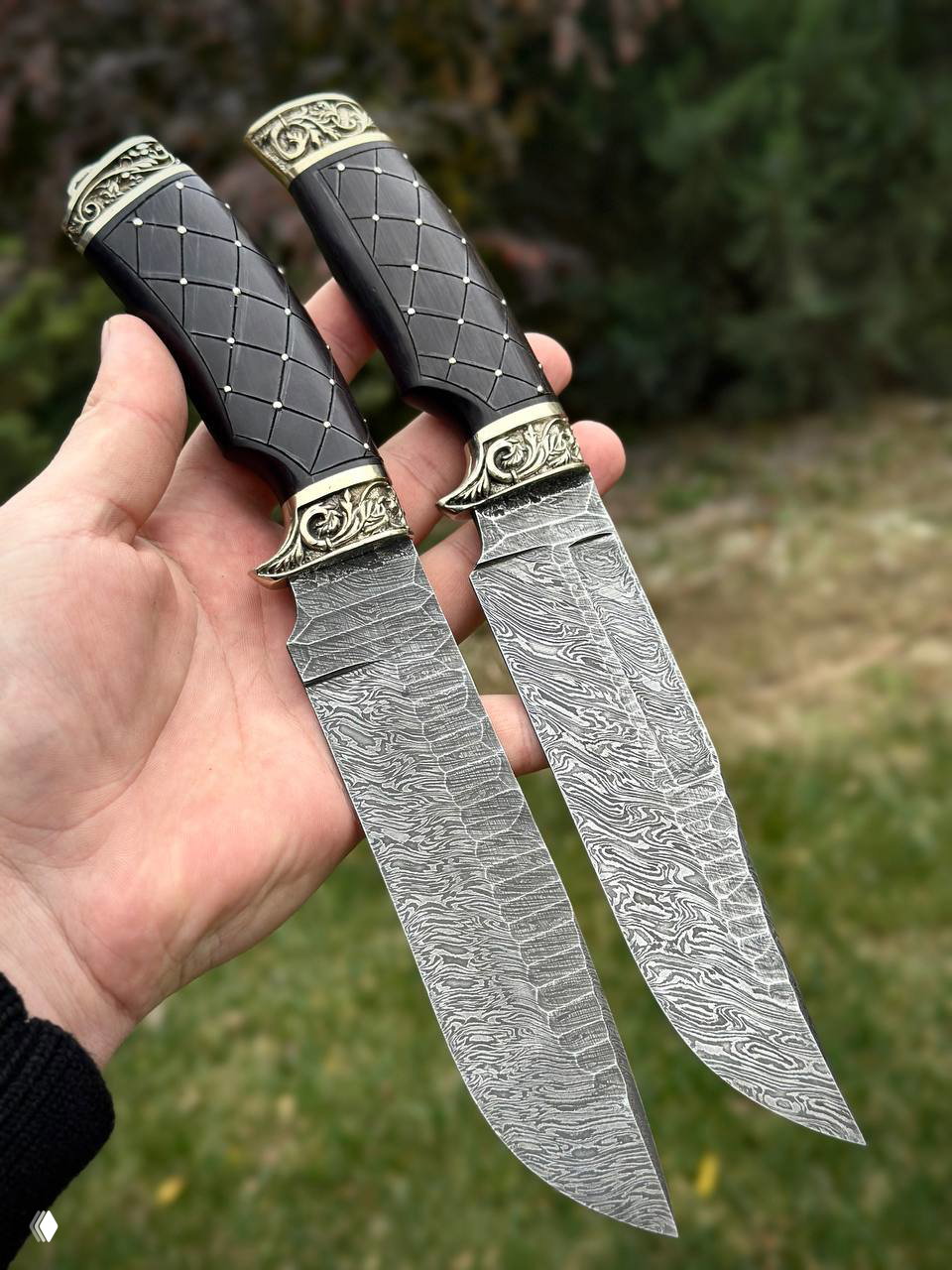 Нож из дамаска с рукоятью из граба