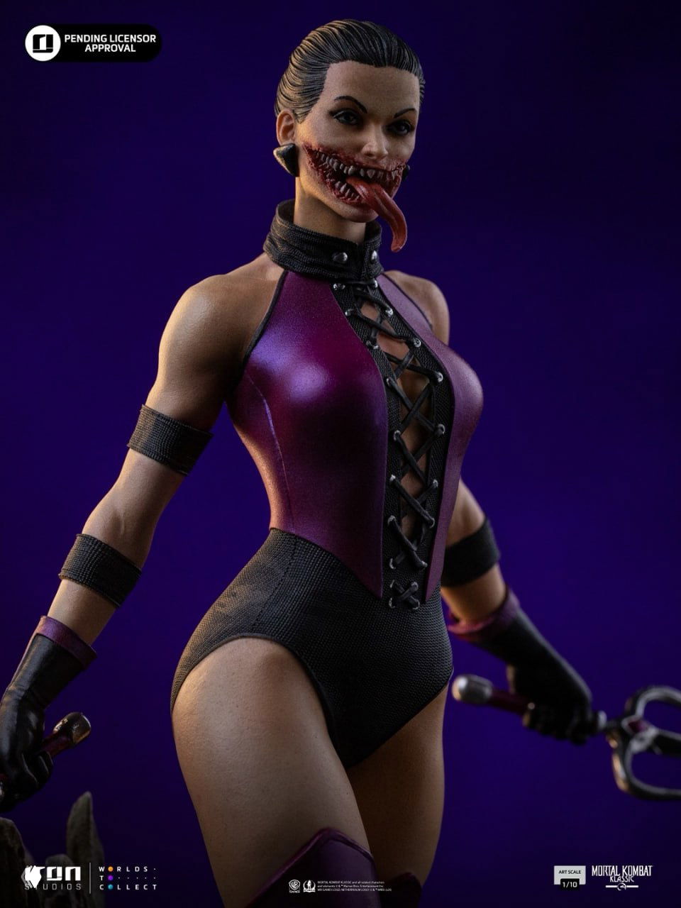 Альтернативная голова статуэтки Милины без маски с открытой уродливой пастью и длинным языком, демонстрация вариантов покраски и скульпта.