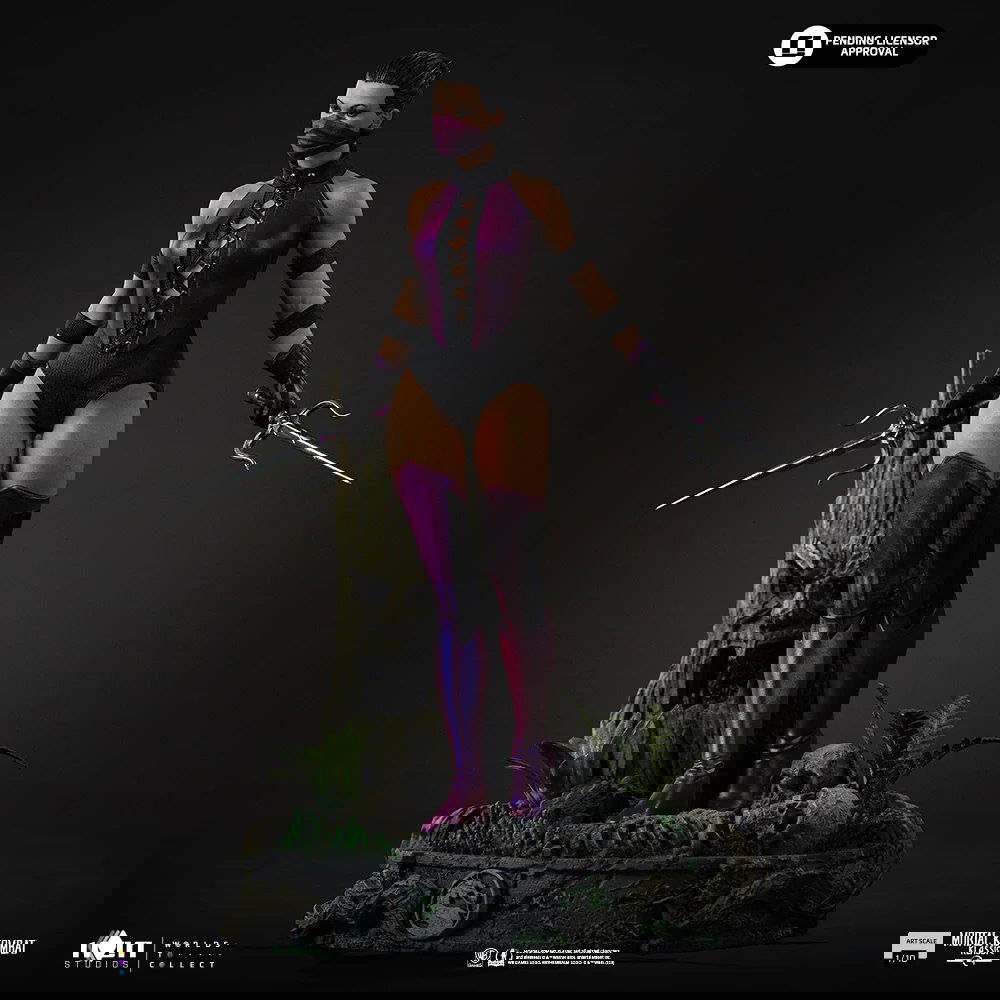 Студийный центральный кадр статуэтки Милины на основании: показаны пропорции, поза и общая композиция фигурки в масштабе 1/10.