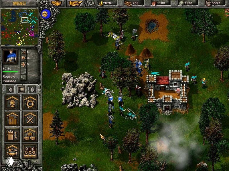 Строения и база игрока в «Огнём и мечом»: деревня, юниты, панель команд и мини‑карта в углу экрана.