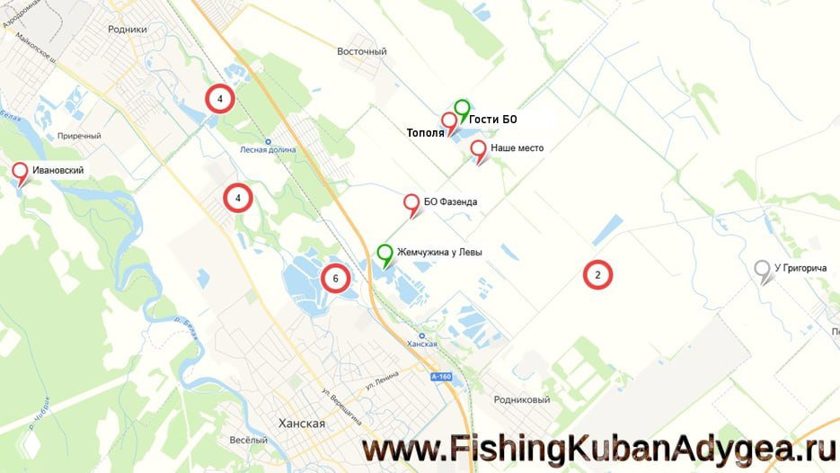 Карта с метками водоёмов около Майкопа, видна отметка базы «Гости», подпись сайта FishingKubanAdygea и навигационные маркеры на фоне местности.