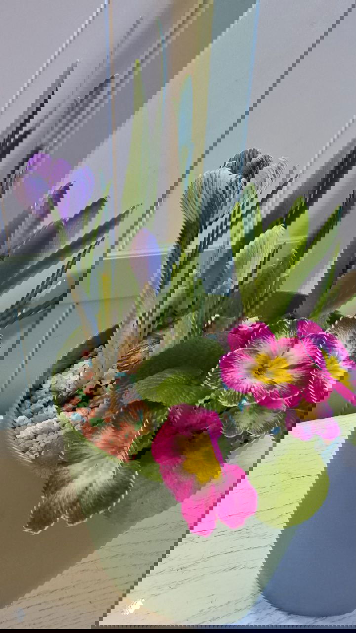 Живая композиция из настоящих цветов