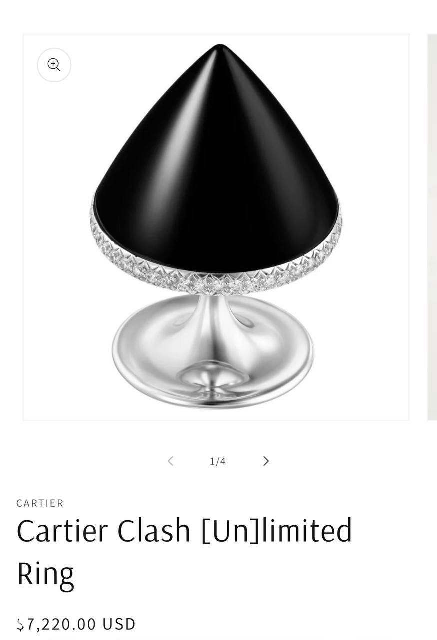 Крупный план версии с чёрным ониксом и бриллиантовой окантовкой Cartier Clash: видно глянцевую поверхность оникса и ювелирную отделку.