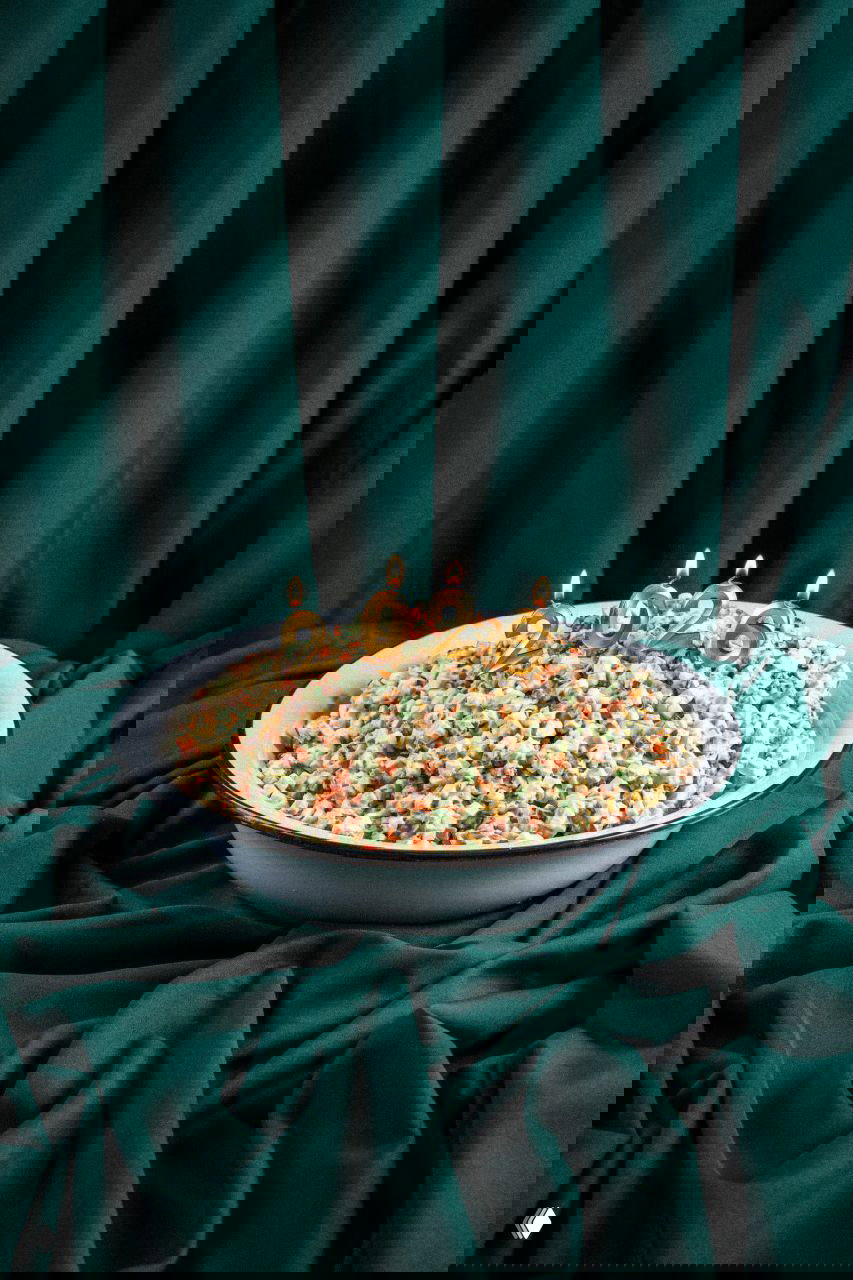 Торт в виде таза оливье от московской кондитерской