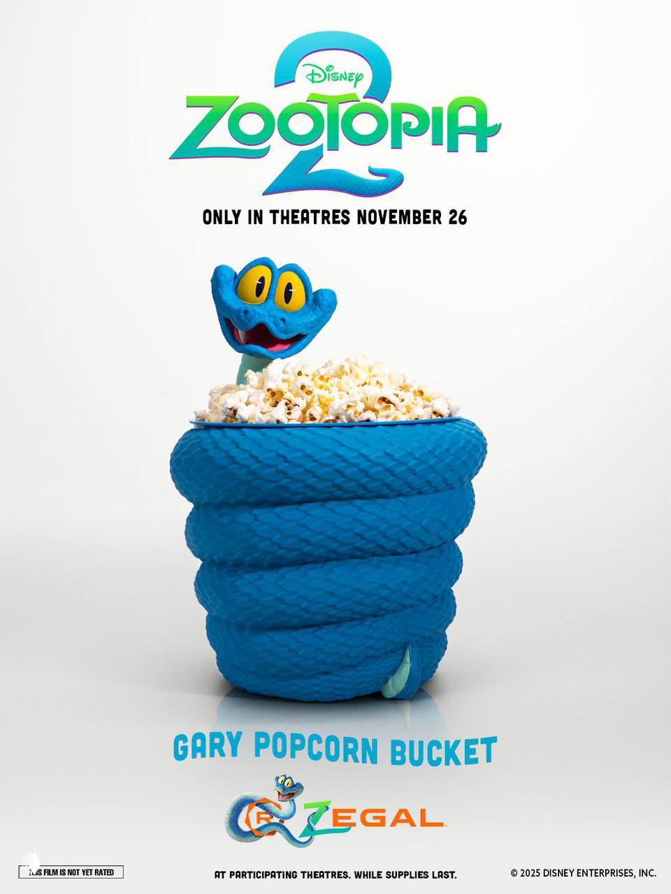 Изображение ведра для попкорна в виде синей змеи Гэри на белом фоне с логотипом Zootopia 2 и информацией о выходе фильма.