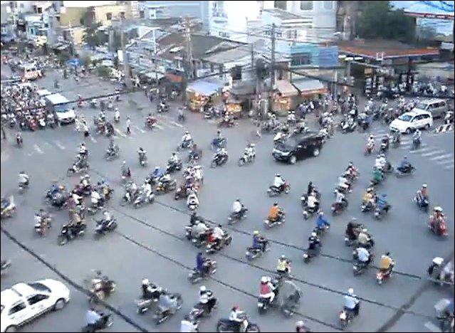 Перекрёсток из сотен скутеров — женский мозг и СРК