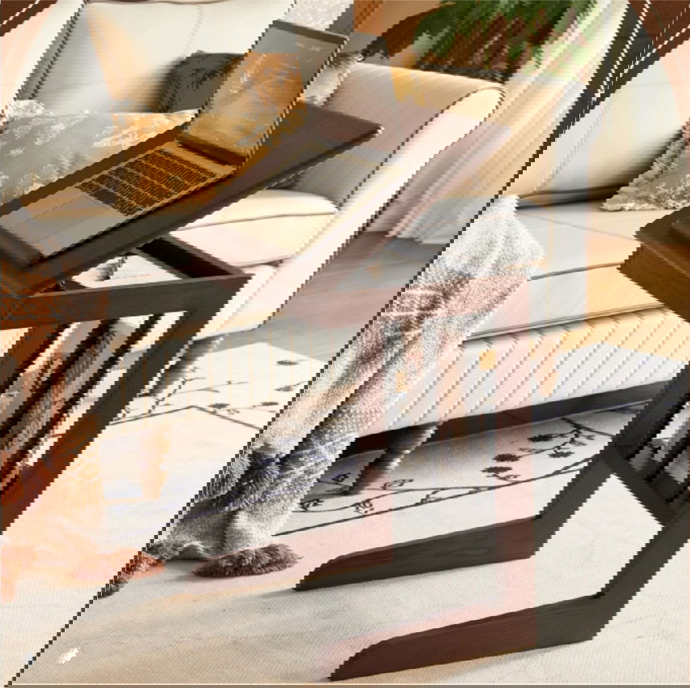 Приставной столик из массива дуба