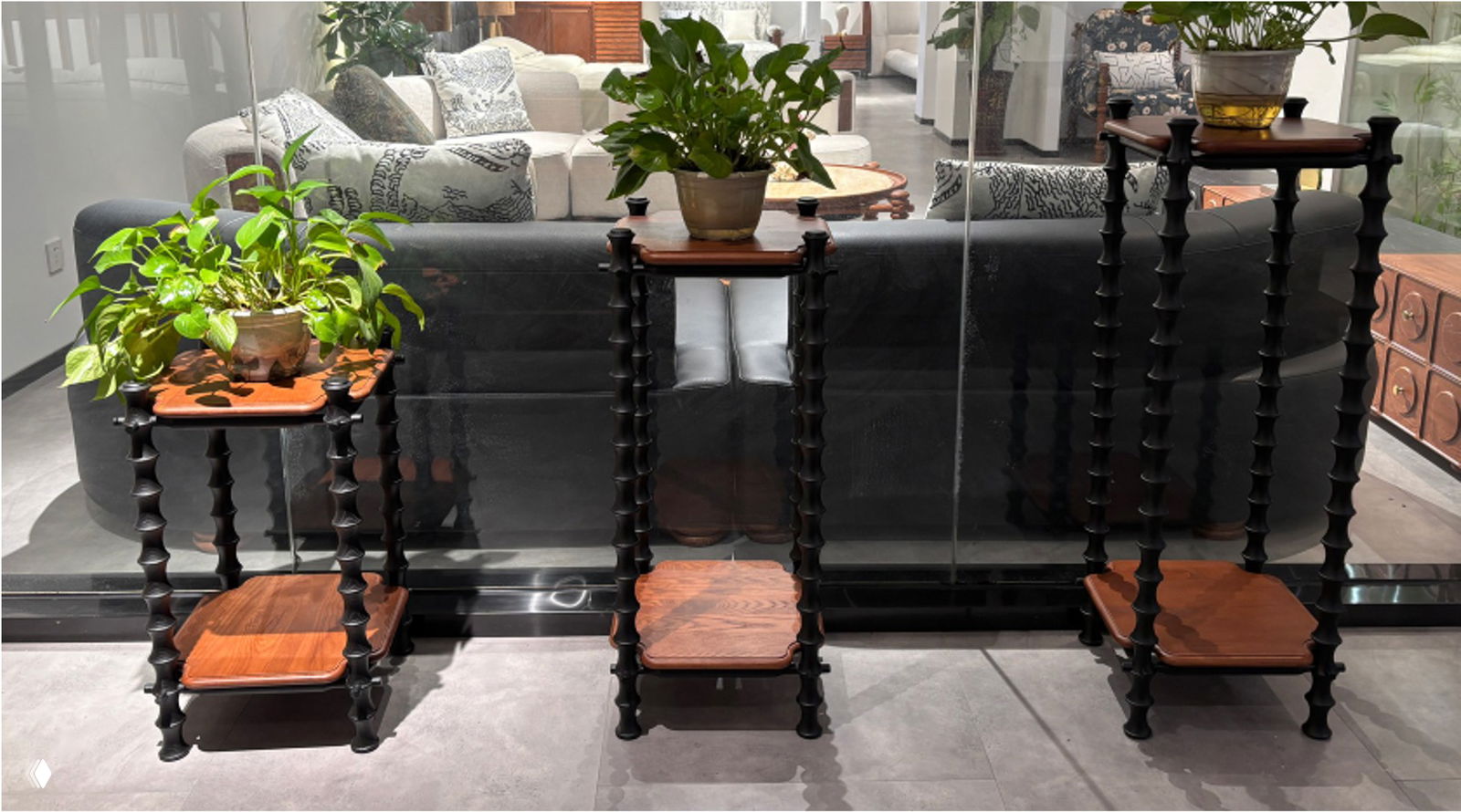 Подставка для цветов из массива ясеня