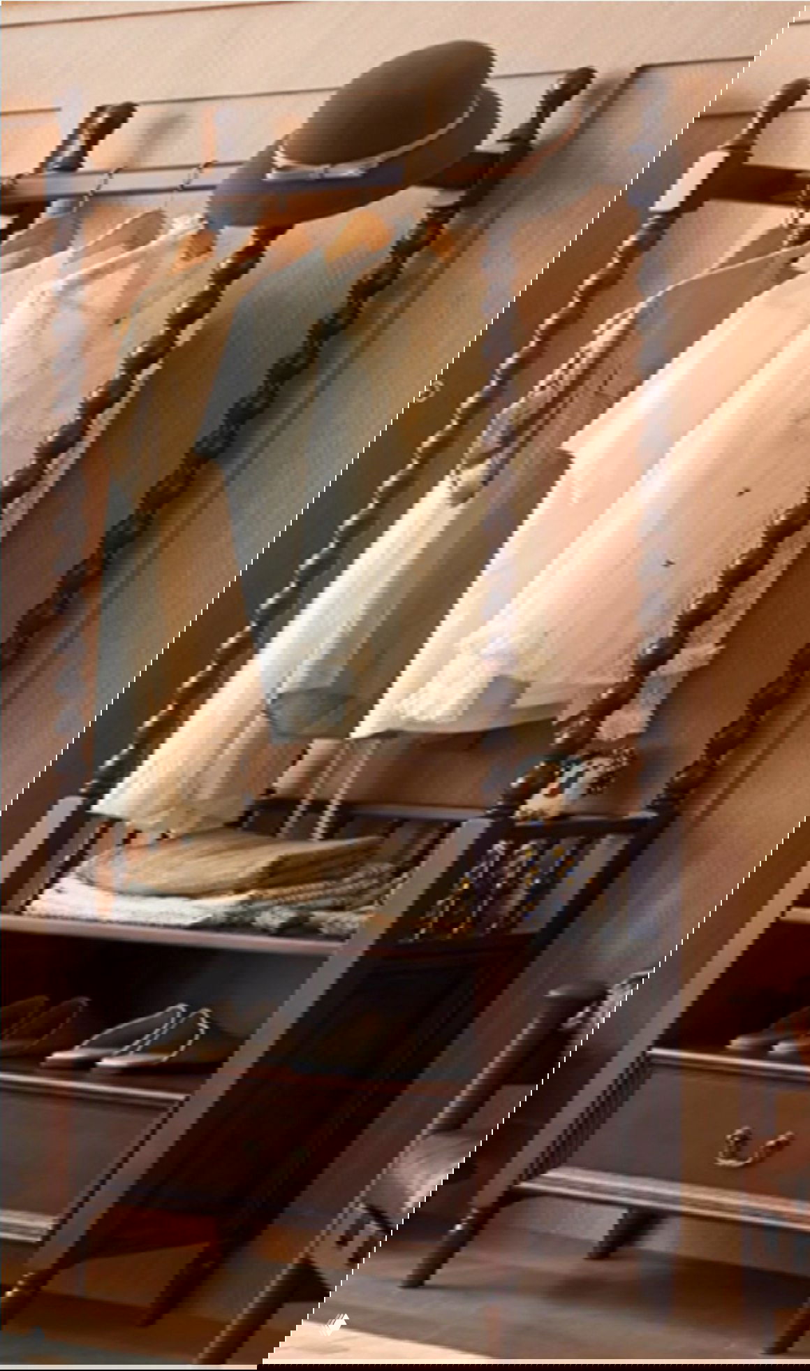 Вешалка из массива дуба — долговечность и стиль