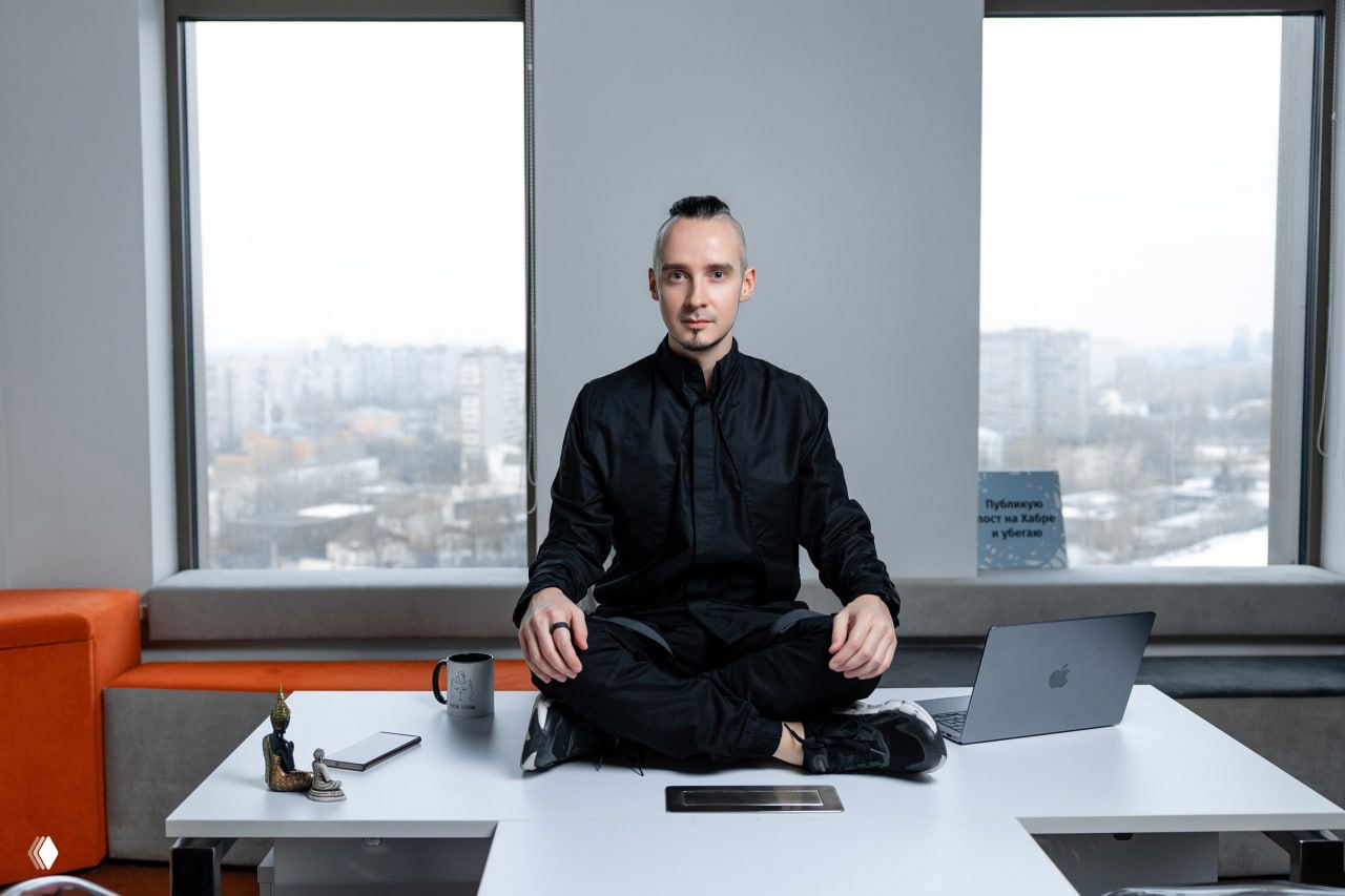 Я — Саша Вартанян, директор по маркетингу в Битрикс24