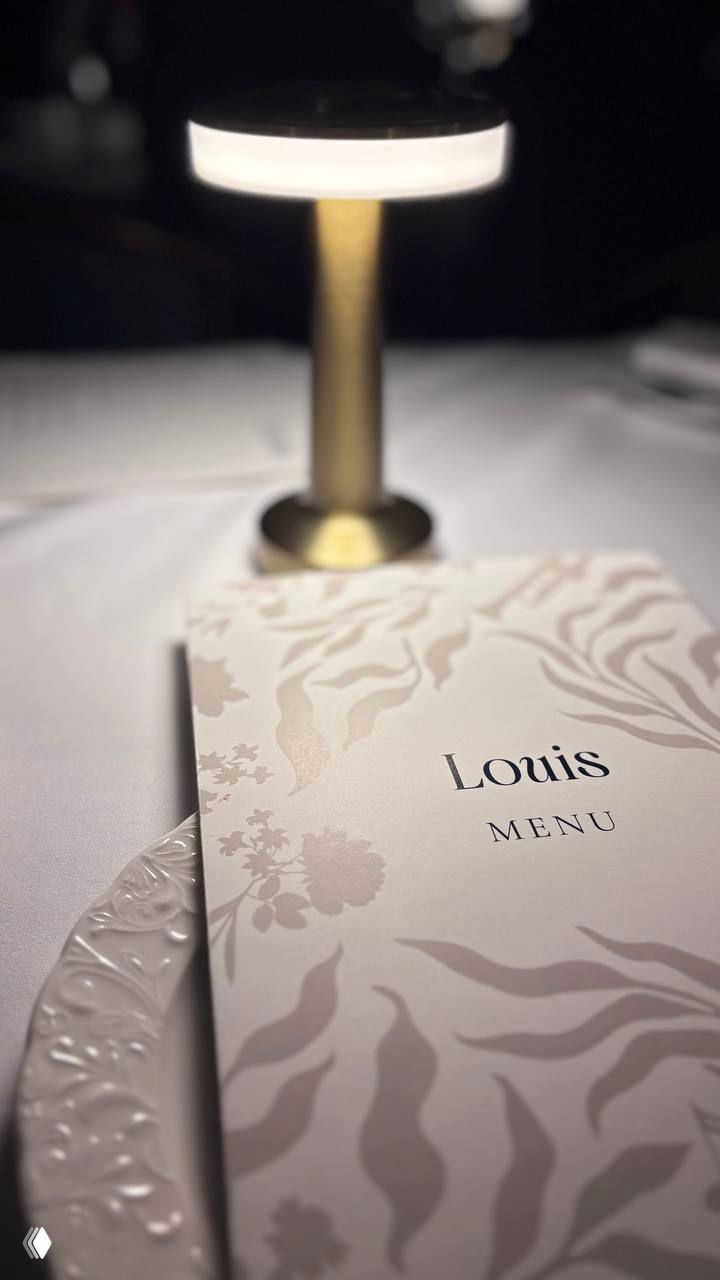 Louis — перья, джаз и бурлеск