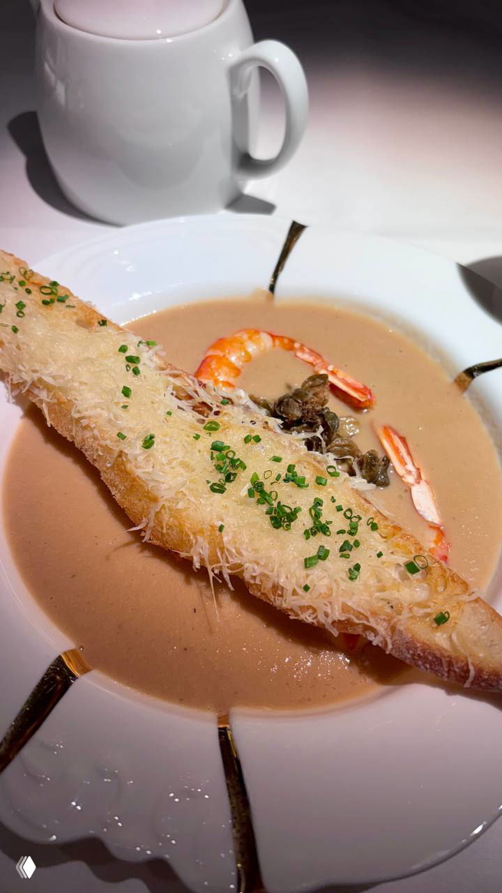 Зойка — французское бистро-комната