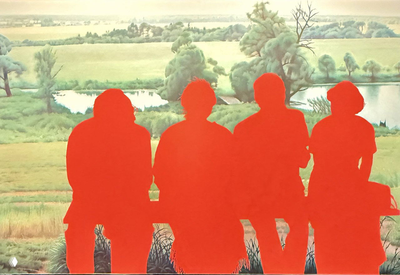 Картина с ярко-красными силуэтами четырёх людей на фоне мягкого зелёного пейзажа и реки — контрастная работа в выставке современного искусства.