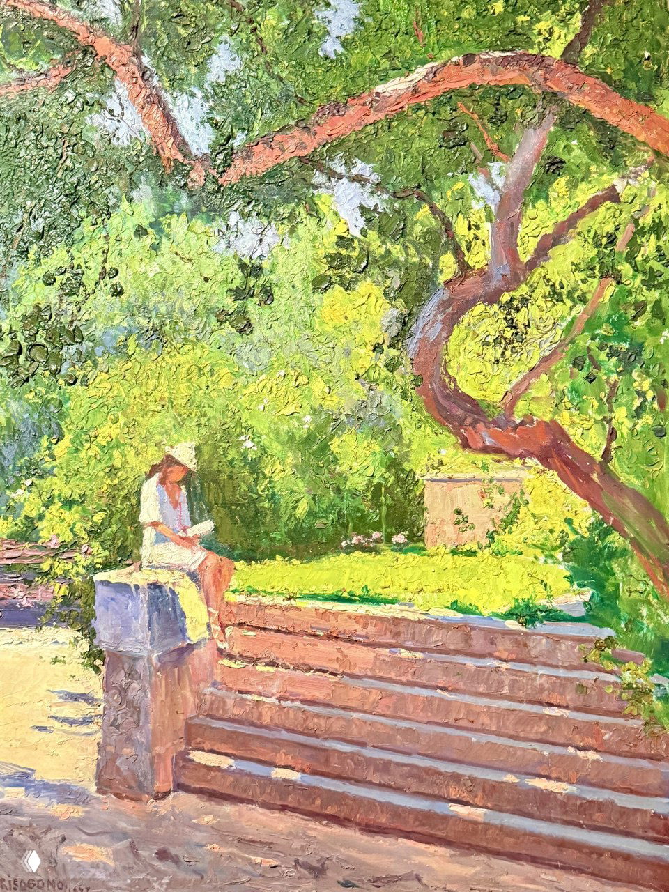 Фрагмент яркой живописной картины с разноцветной густо нанесённой масляной пастой, изображающей лестницу и фигуру человека на ней.