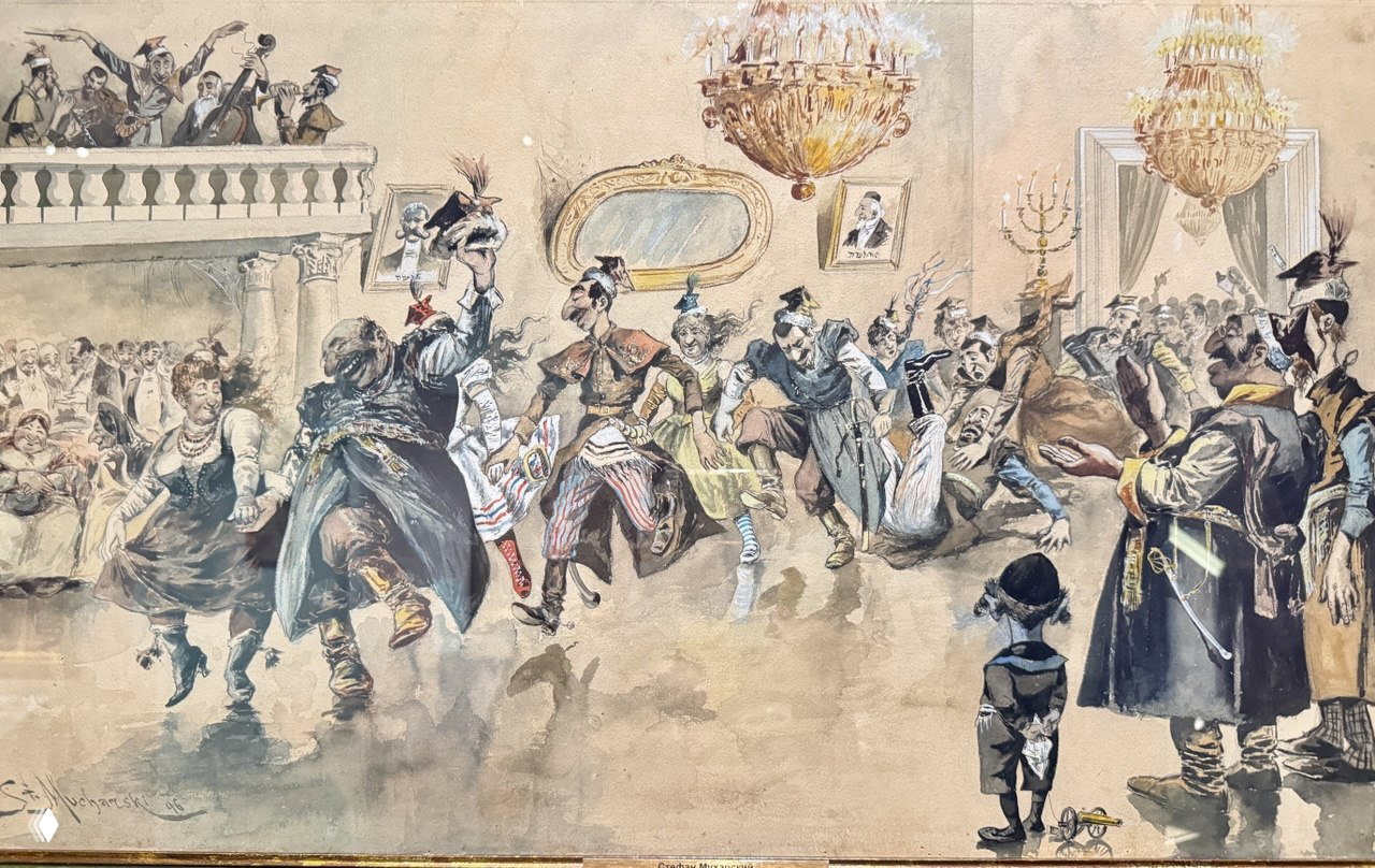 Сцена бала: множество танцующих людей под люстрами, оркестр на балконе и мальчик в переднем плане, живой танцевальный сюжет.